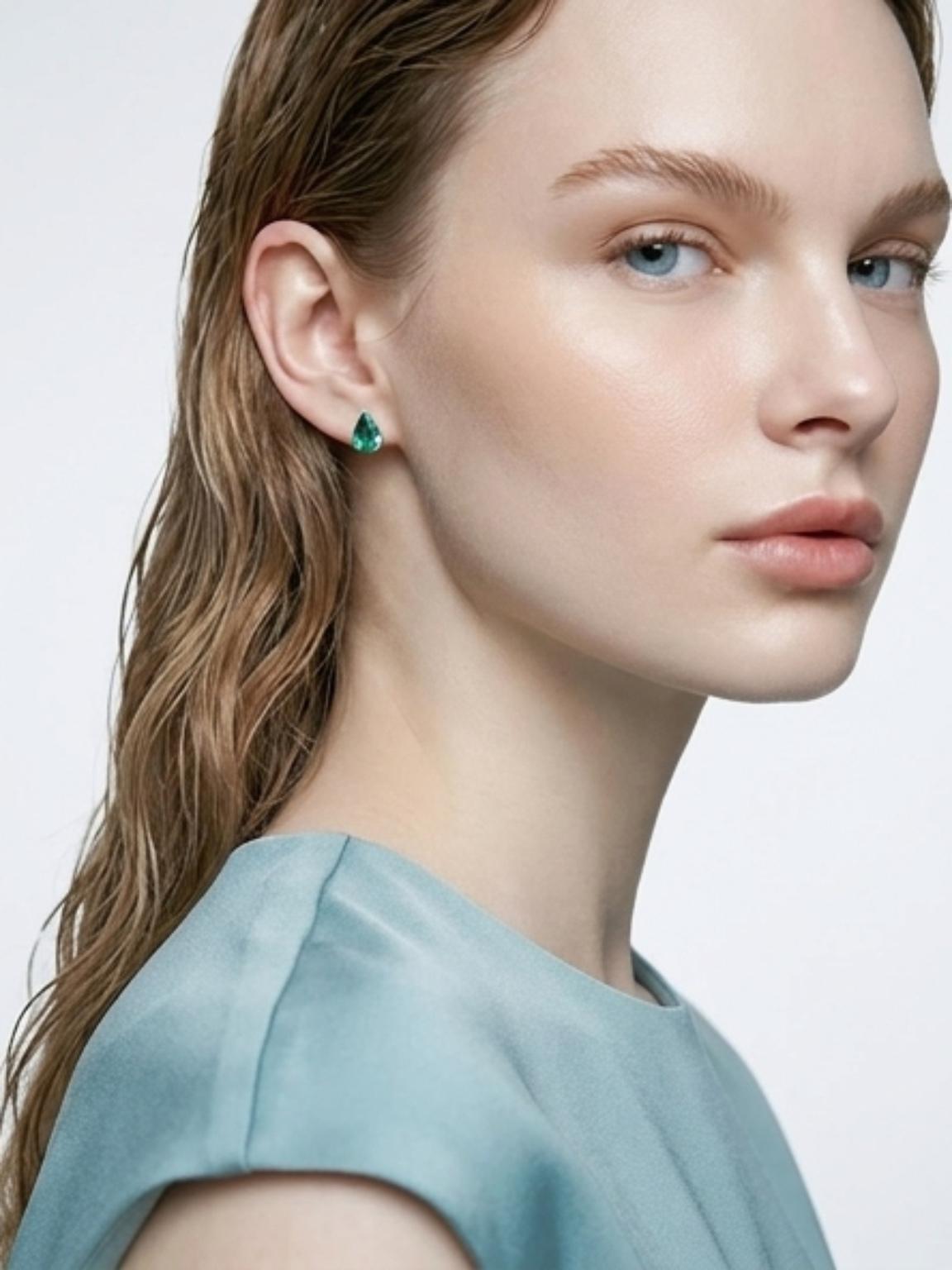 Forever Glow｜ネオンブルー 高輝度ナノクリスタル ピアス 6×4mm ペアシェイプ｜シルバー製 | 12枚目