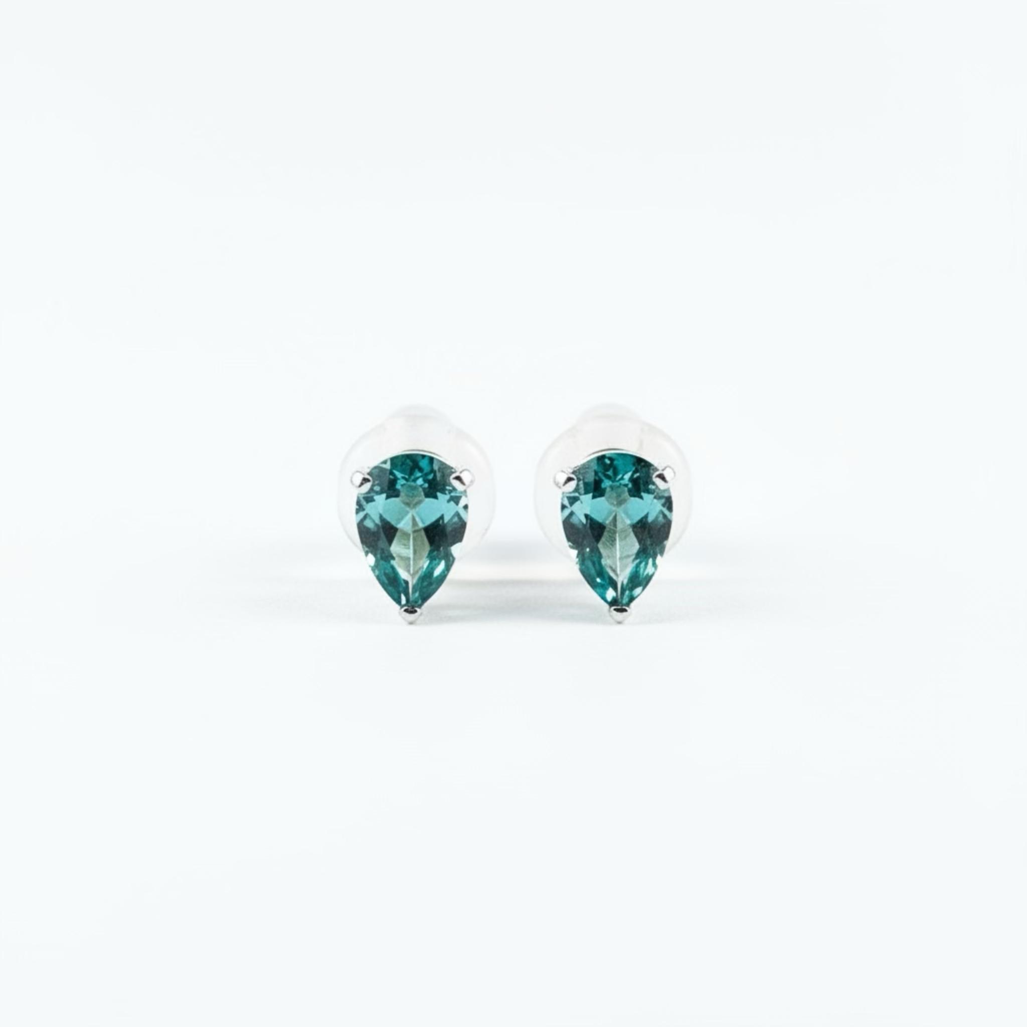 Forever Glow｜ネオンブルー 高輝度ナノクリスタル ピアス 6×4mm ペアシェイプ｜シルバー製 | 9枚目