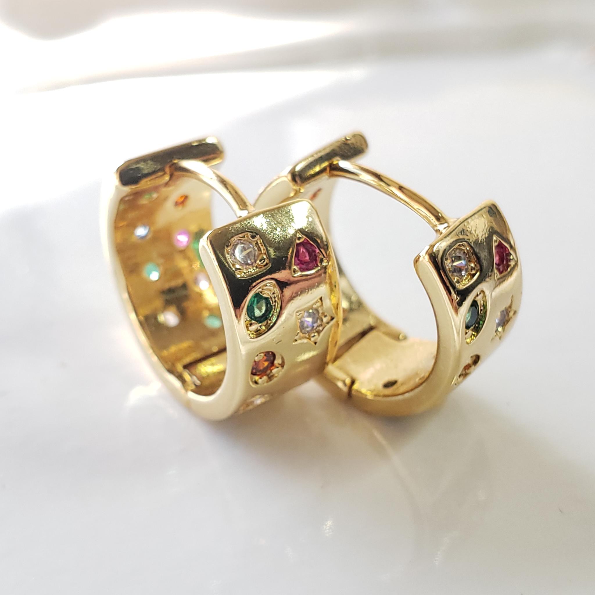 麗しいゴールドの輝き　18Kgf　Seven Coloredピアス　カラフルでキラキラ