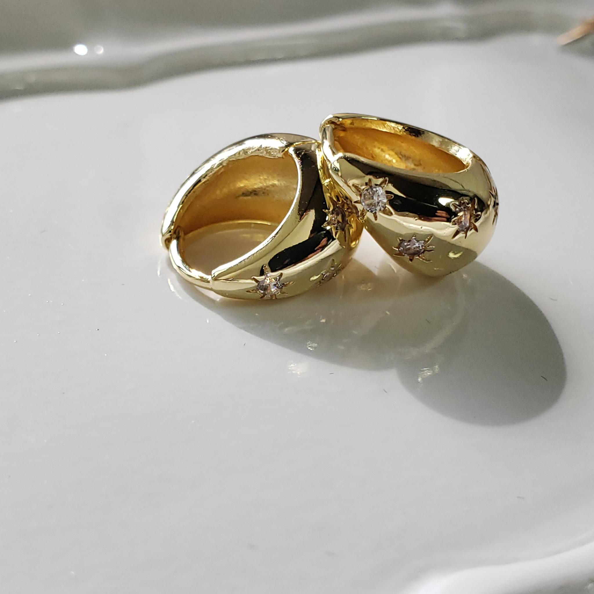 麗しいゴールドの輝き　18Kgf　Star Hoopピアス　ぷっくり可愛い