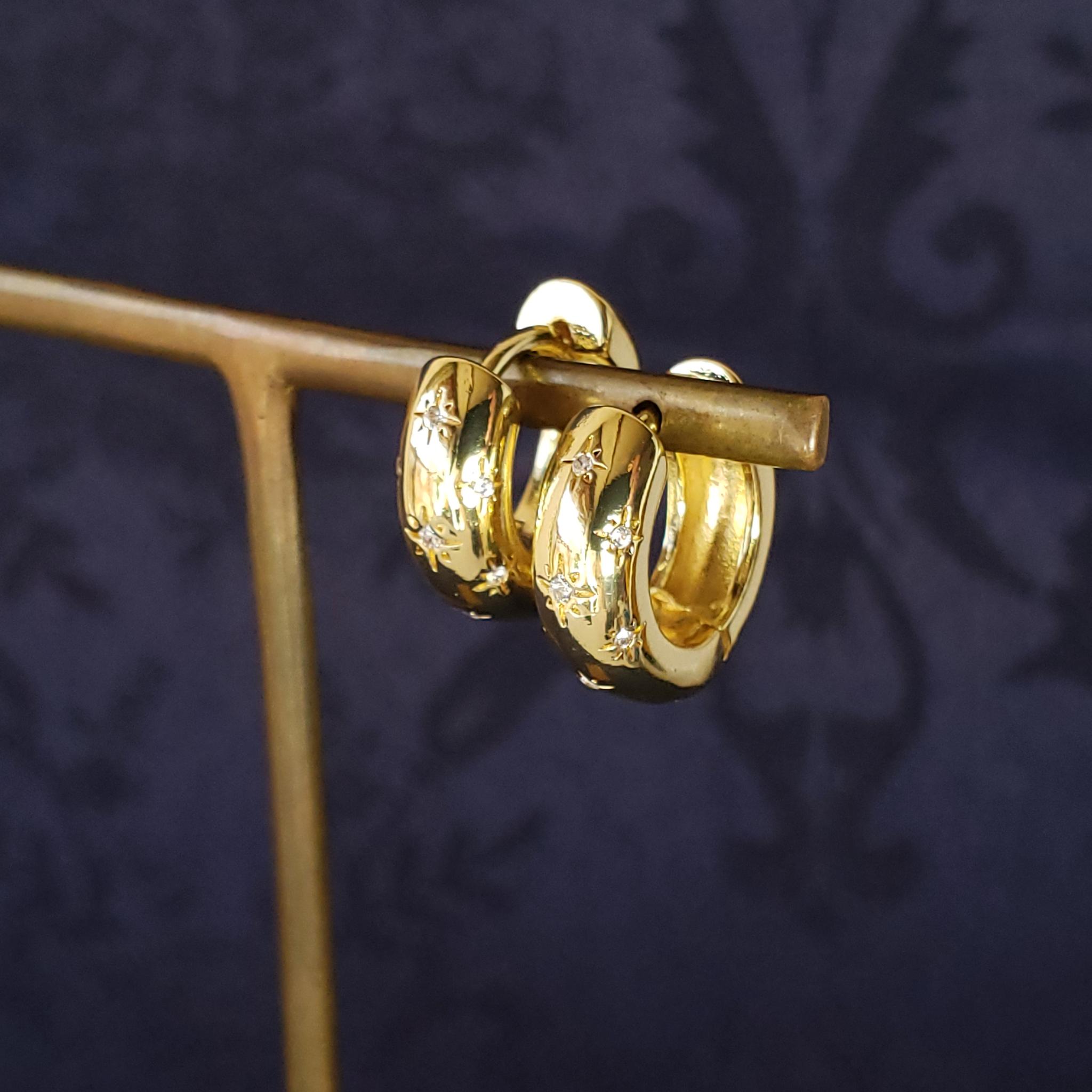 麗しいゴールドの輝き　18Kgf　細身スターフープピアス　星　細い　CZ　重ね着け　クリップ式