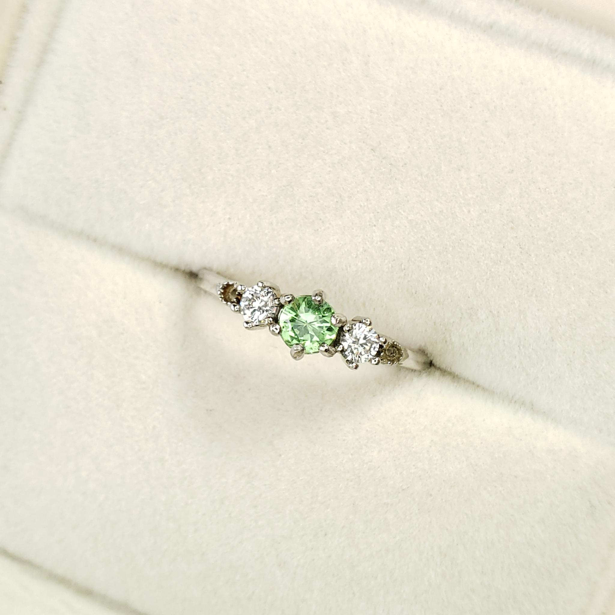 天然石　魅惑のフレッシュグリーン　グリーンガーネット　ツァボライト　4ｍｍ　シルバー製リング　リングサイズ指定可