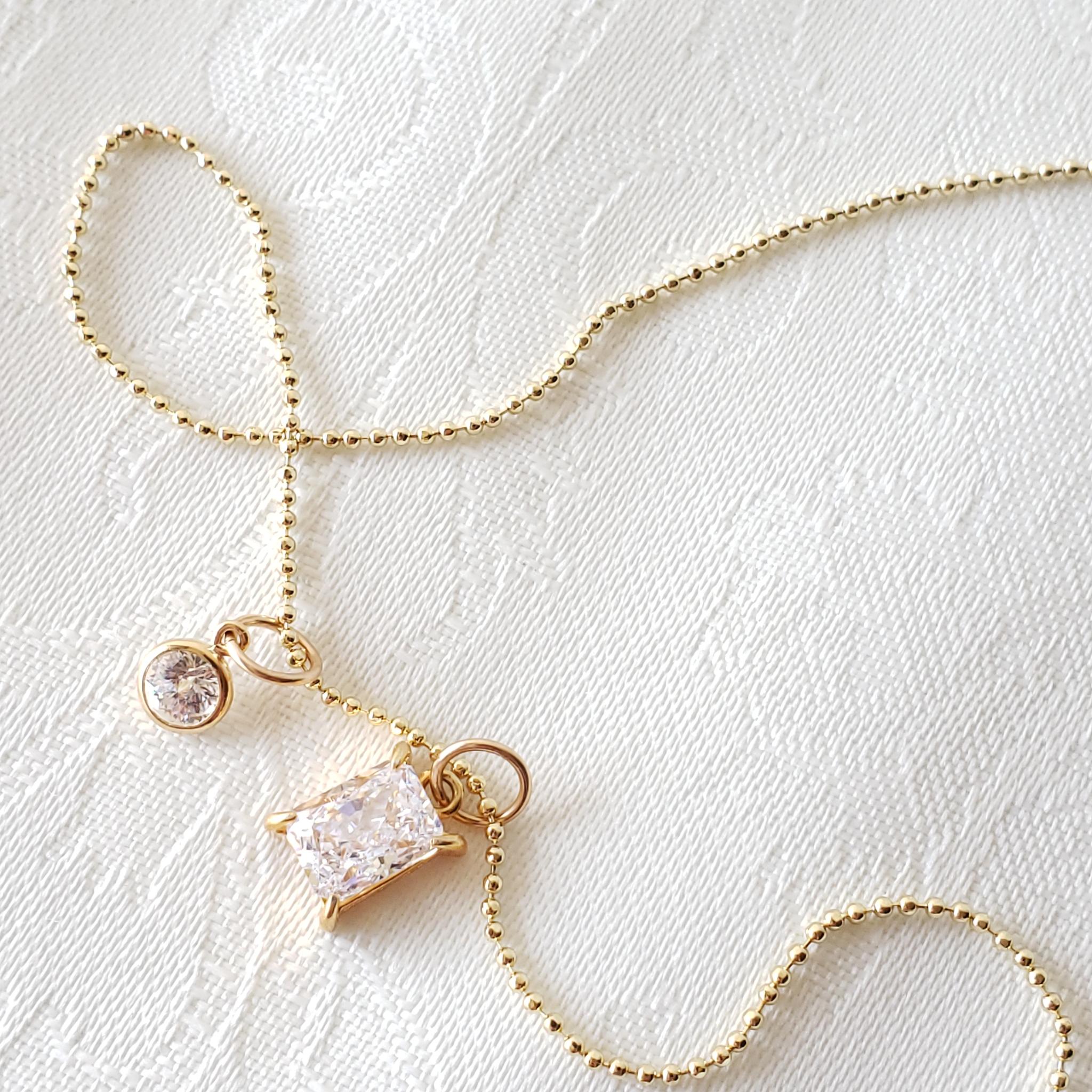 Double Charm☆彡 ハイカーボンダイヤモンド・フワっと煌めきエンパイアカット　モアサナイト　18Kgfチェーン