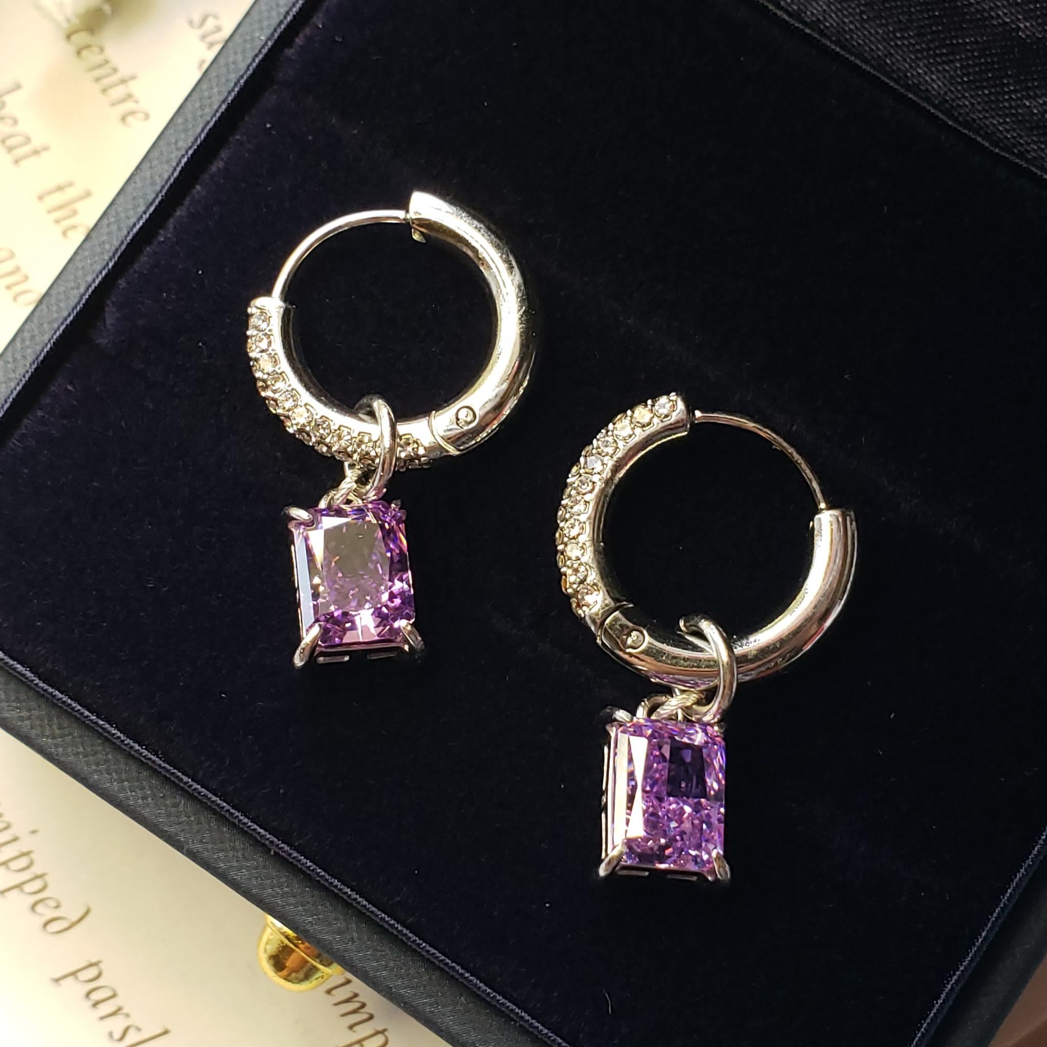 高炭素ダイヤモンド　サージカルステンレス製　フープピアス　レクタングルチャーム　オーストリアクリスタル1枚目の画像