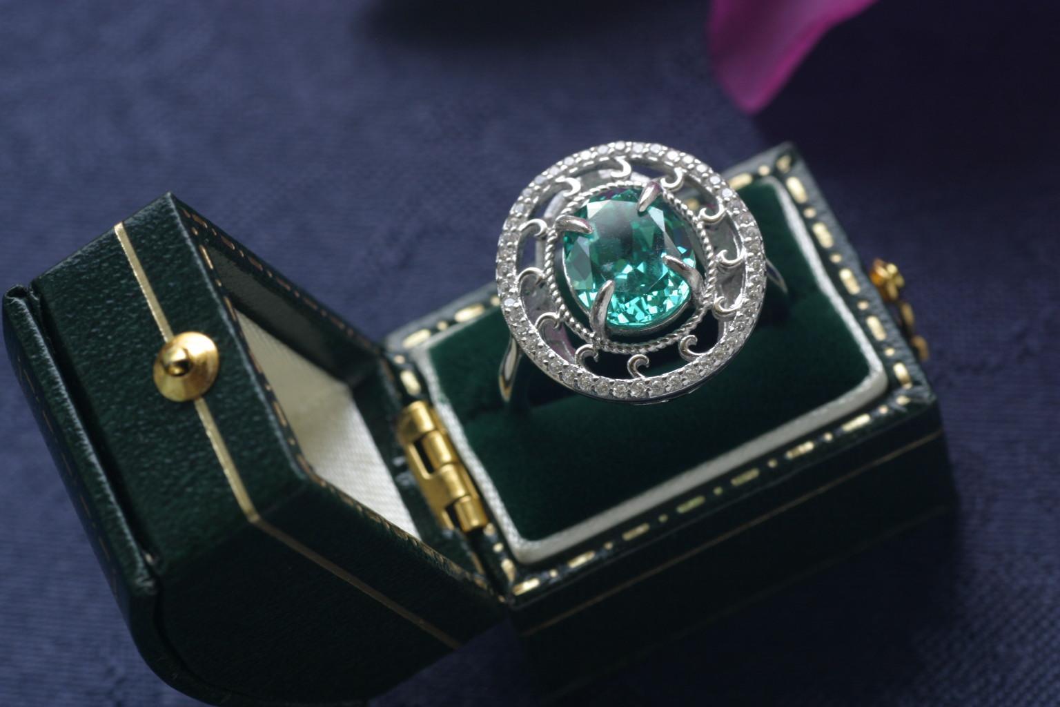 パライバトルマリン　ネオンブルー　合成サファイア　イタリアンシルバーデザイン　オーバルヘイローリング　サイズ指定