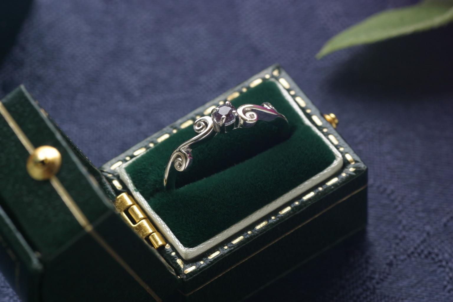 カラーチェンジ　チョクラルスキー法　合成アレキサンドライト　グリーン＆レッド　ボタニカル　シルバーリング　サイズ指定