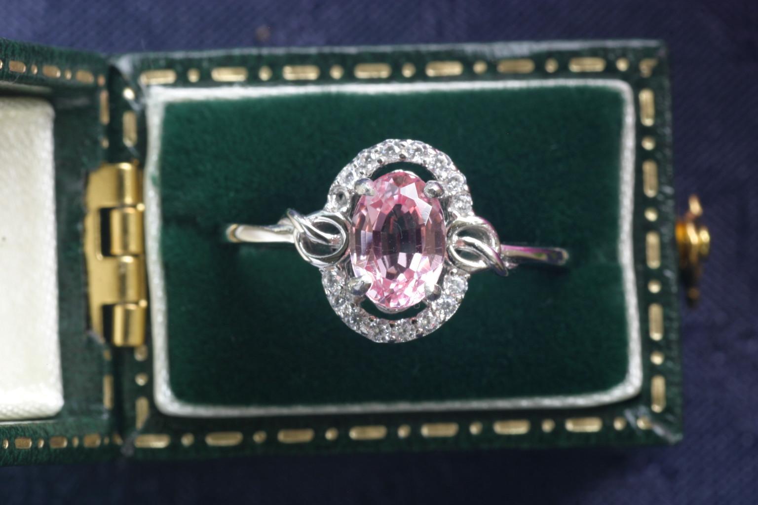 幻のサファイア　合成パパラチアサファイア　オーバルノット”結び”ヘイローリング　シルバー製　サイズ指定