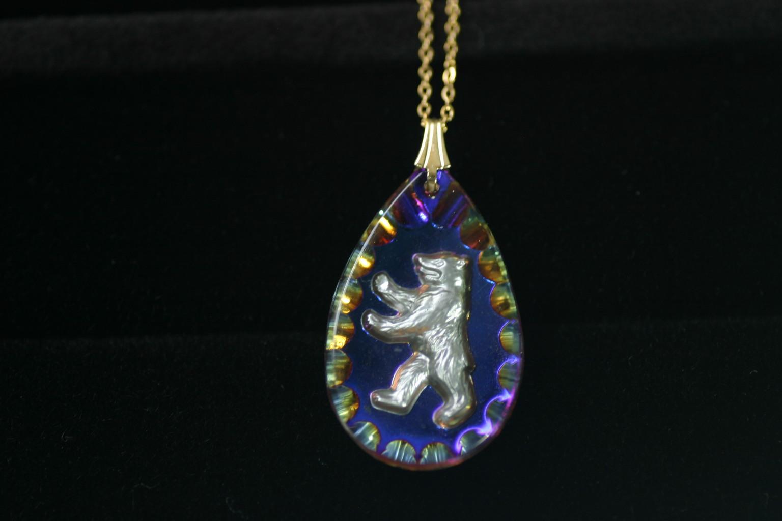 【ドイツ ／ ビンテージガラス】 約1960年代　ベルリン　シルバーベア　希少　ティアドロップ　チェーン選べます1枚目の画像