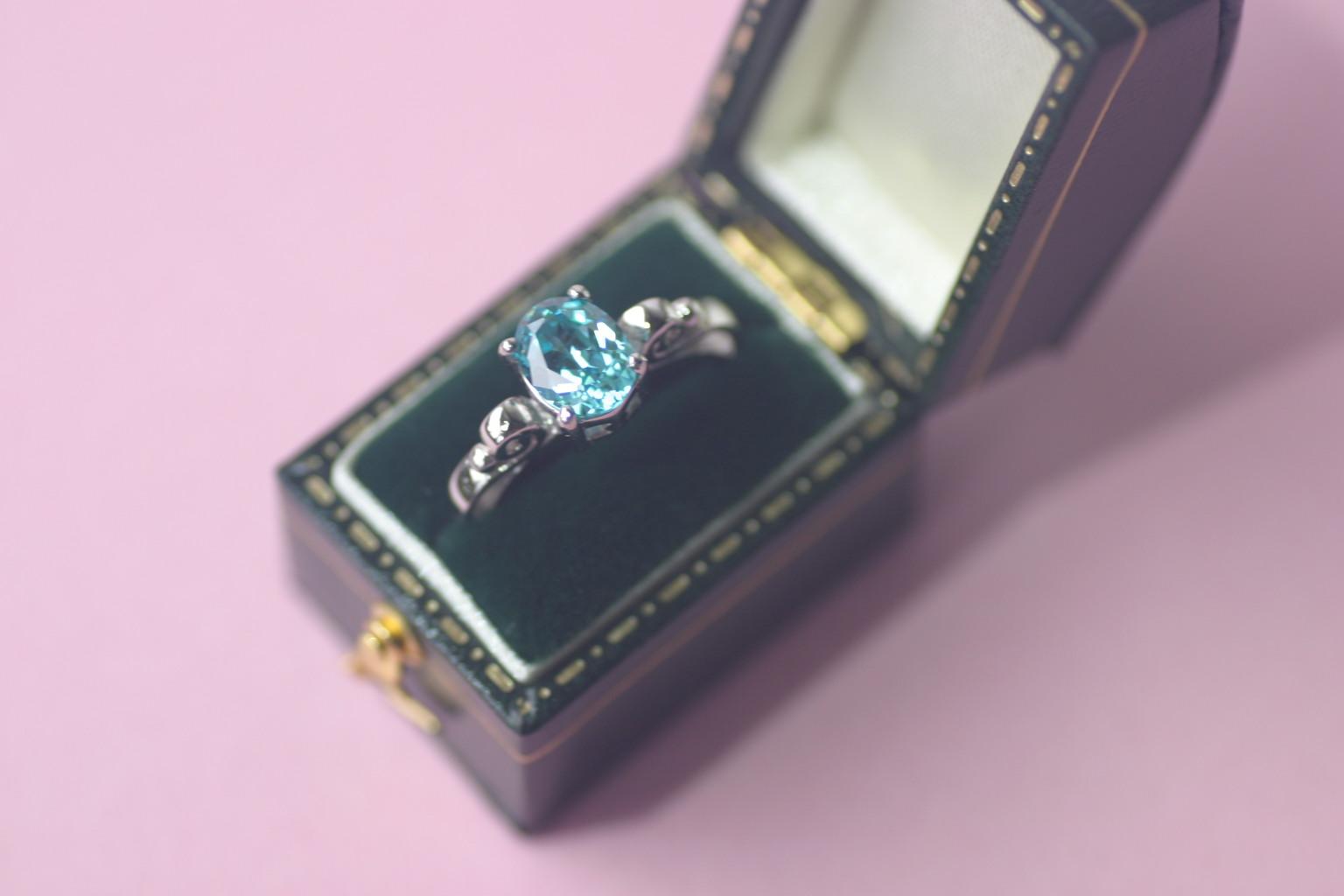 奇跡の輝き　天然トルマリン粉末混　人工パライバトルマリン　オーバルスクロール　シルバーリング1枚目の画像