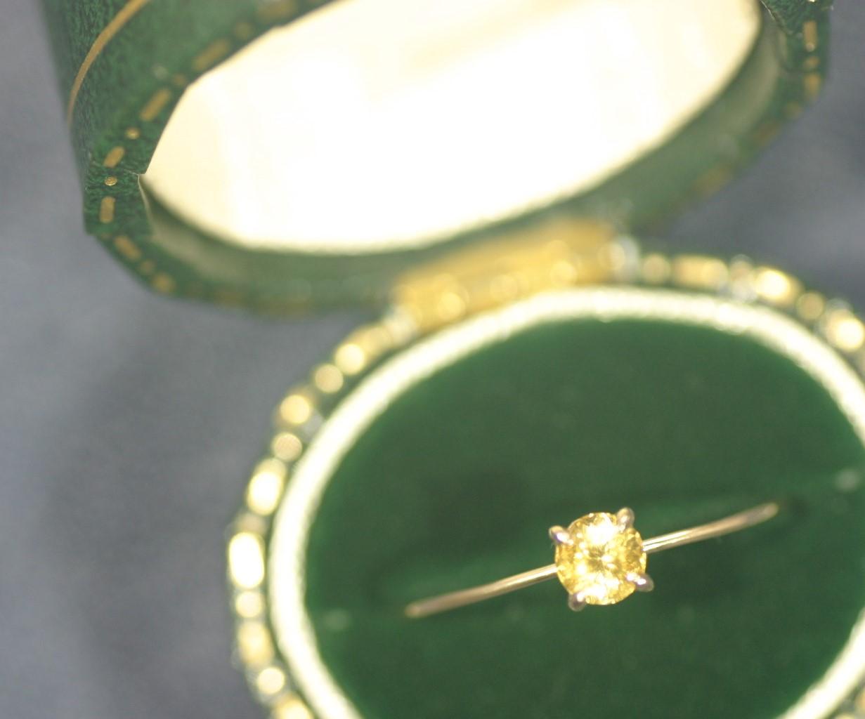 K10 超希少石　コンドロダイト　4mm　ゴールド華奢リング　ゴールドカラーの天然石1枚目の画像