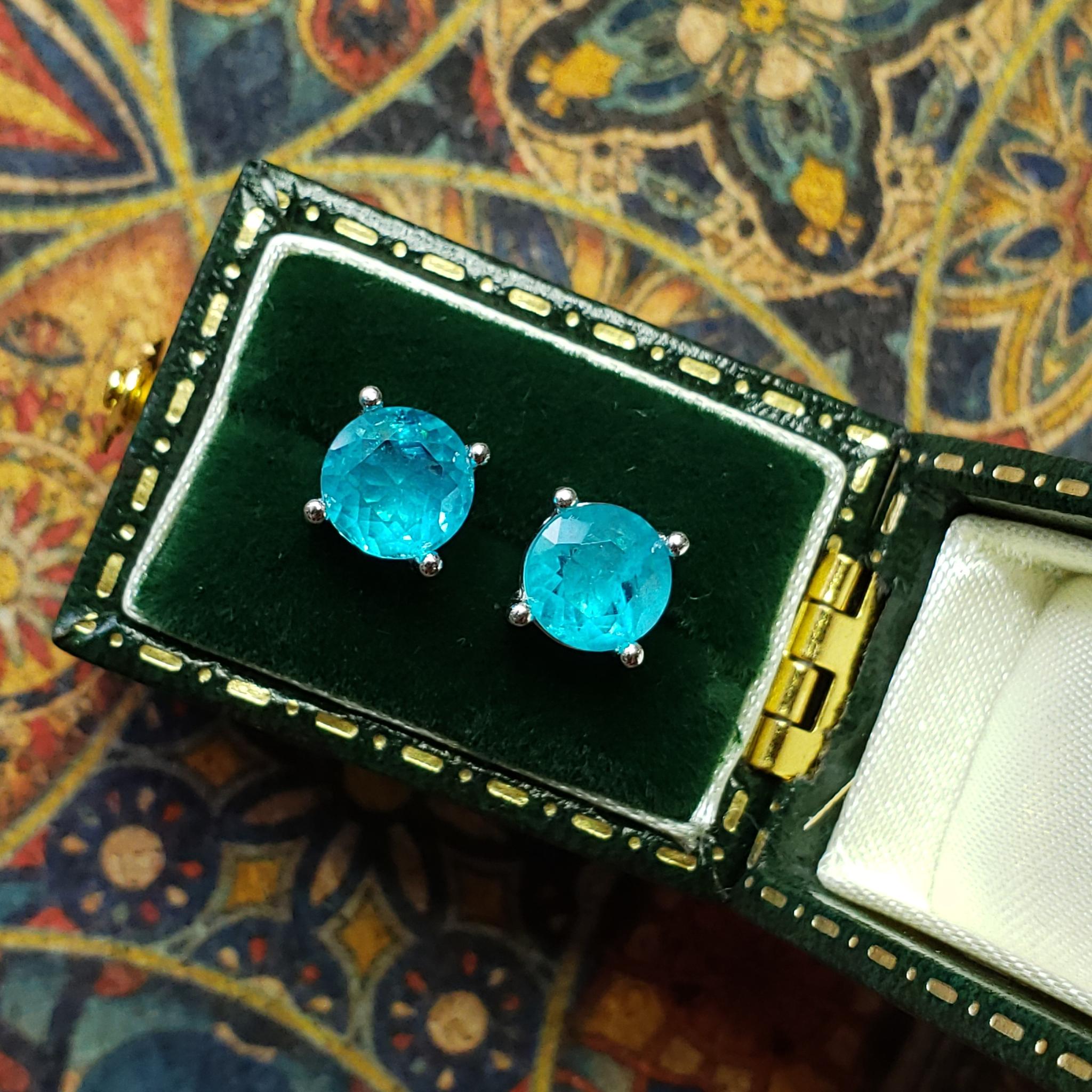 人工パライバトルマリン　ダブレットクリスタル　シルバー製　スタッドピアス　6mm1枚目の画像