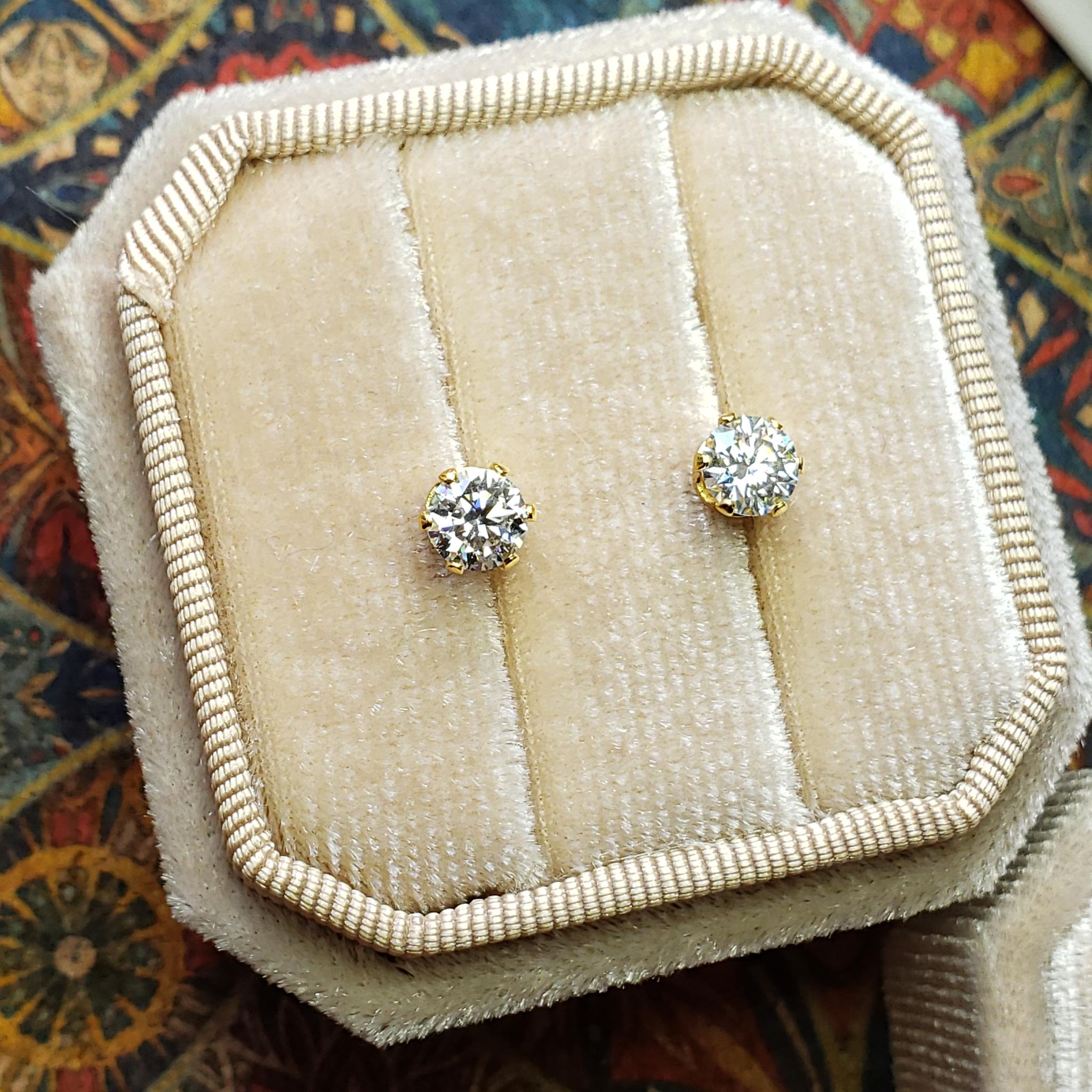 GRA品質証明書カード付　モアサナイト D color　SUS316L　スタッドピアス　5mm　ステンレス1枚目の画像