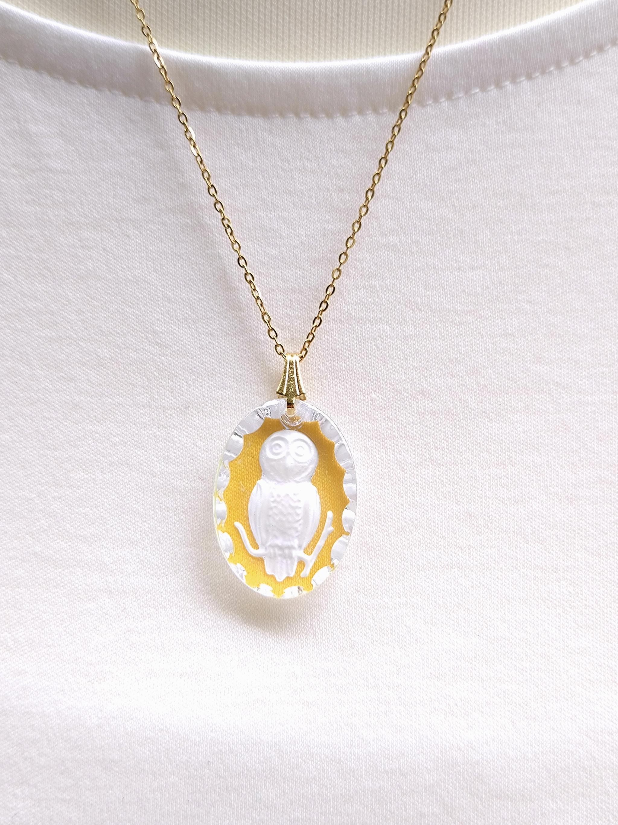 【ドイツ ／ ビンテージガラス】 約1970年代　ワシミミズク　オーバル　インタリオ　サージカルステンレス　ネックレス