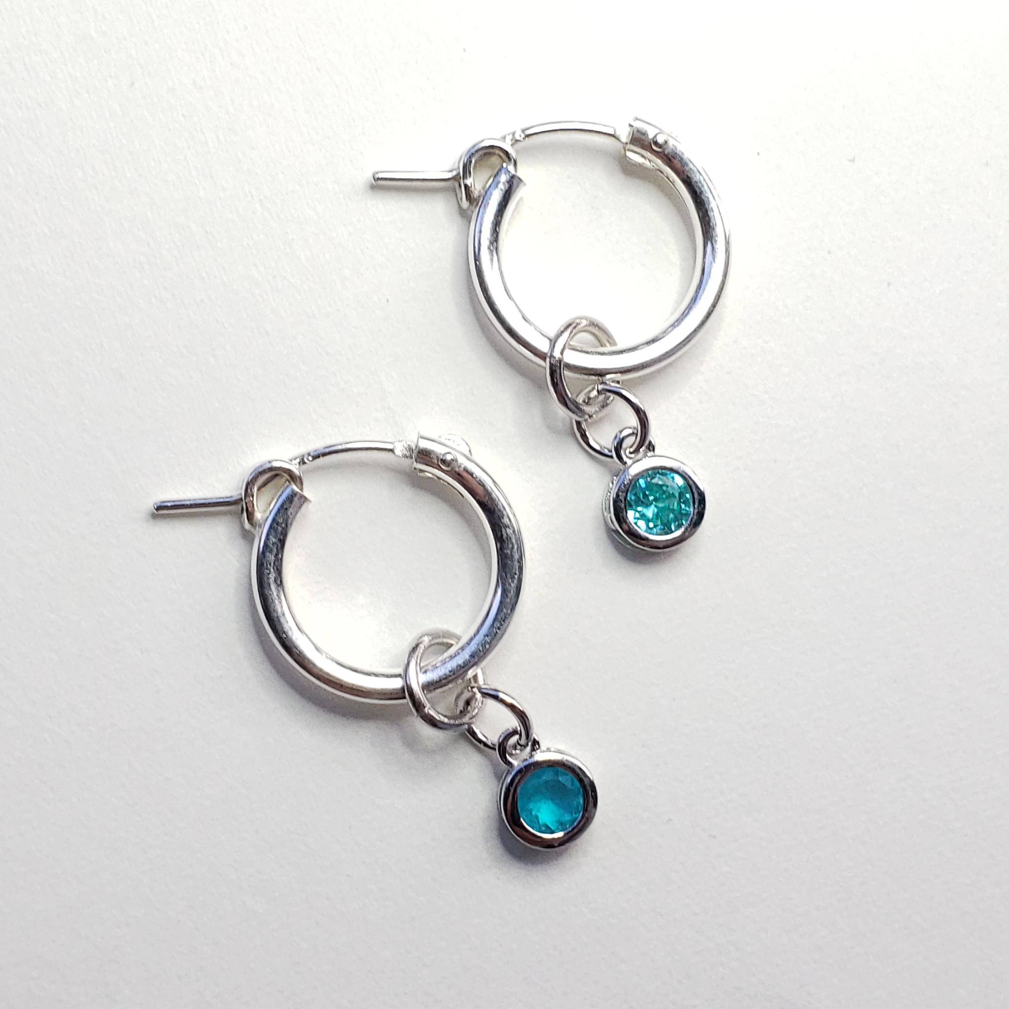 SV925製　奇跡の輝き　人工パライバトルマリン　ベゼルチャーム　4ｍｍ　フープピアス　2色