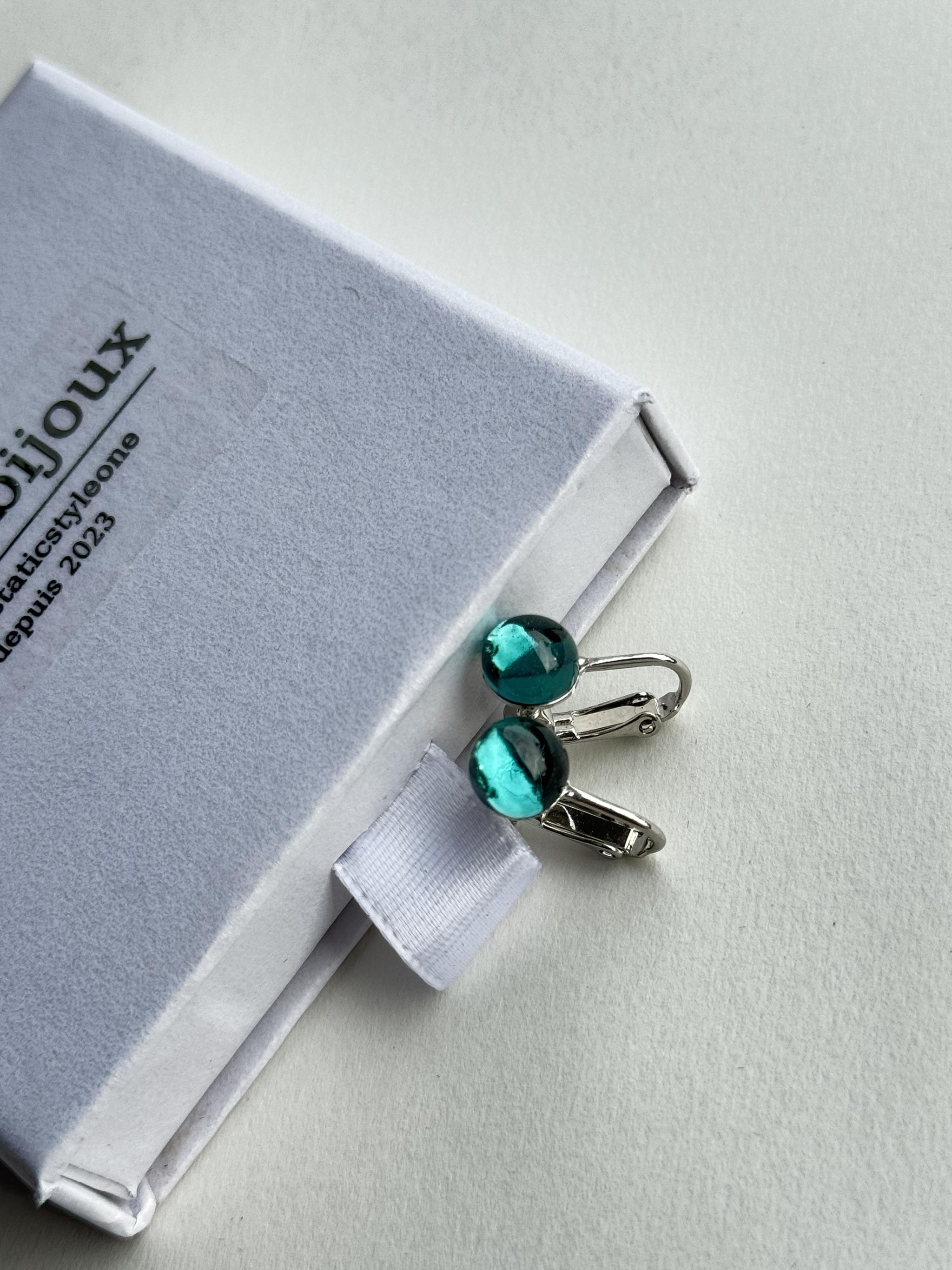 Beaux bijoux — ナノクリスタル 8mmカボション イヤリング （パライバブルー / サージカルステンレス）